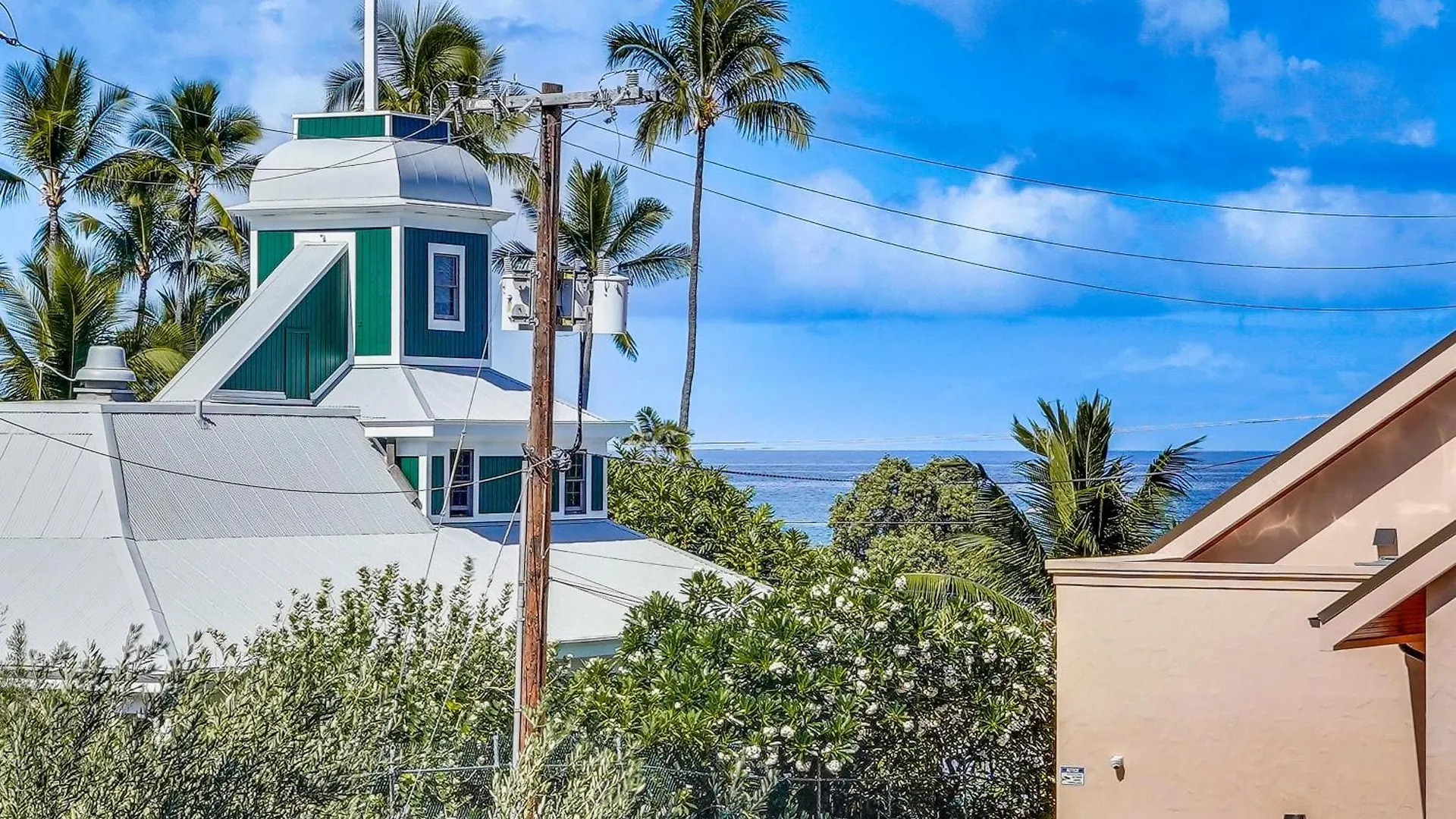 Kailua-Kona Condo With Balcony Walk To The Beach! Apartment