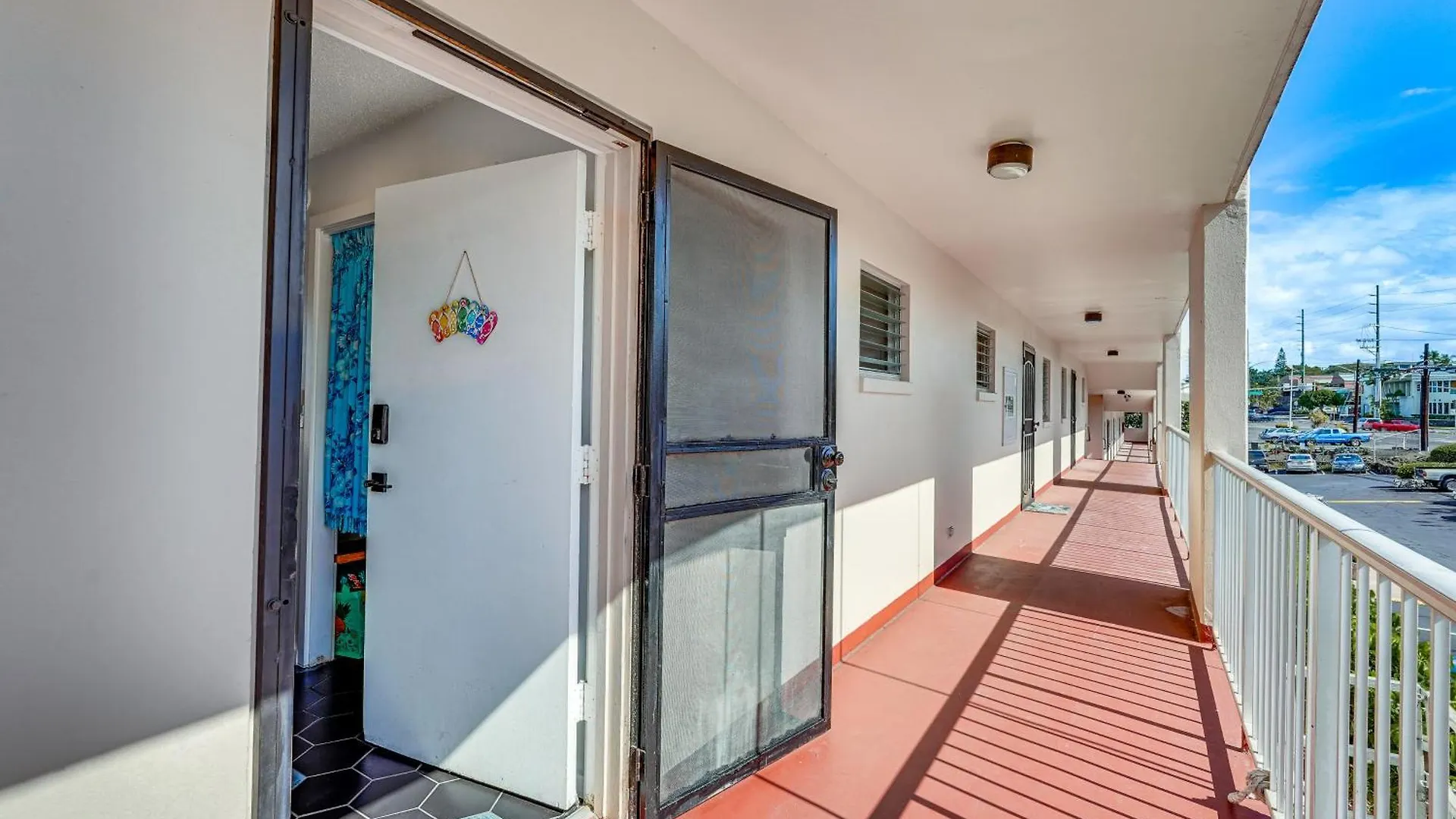 Kailua-Kona Condo With Balcony Walk To The Beach! Apartment