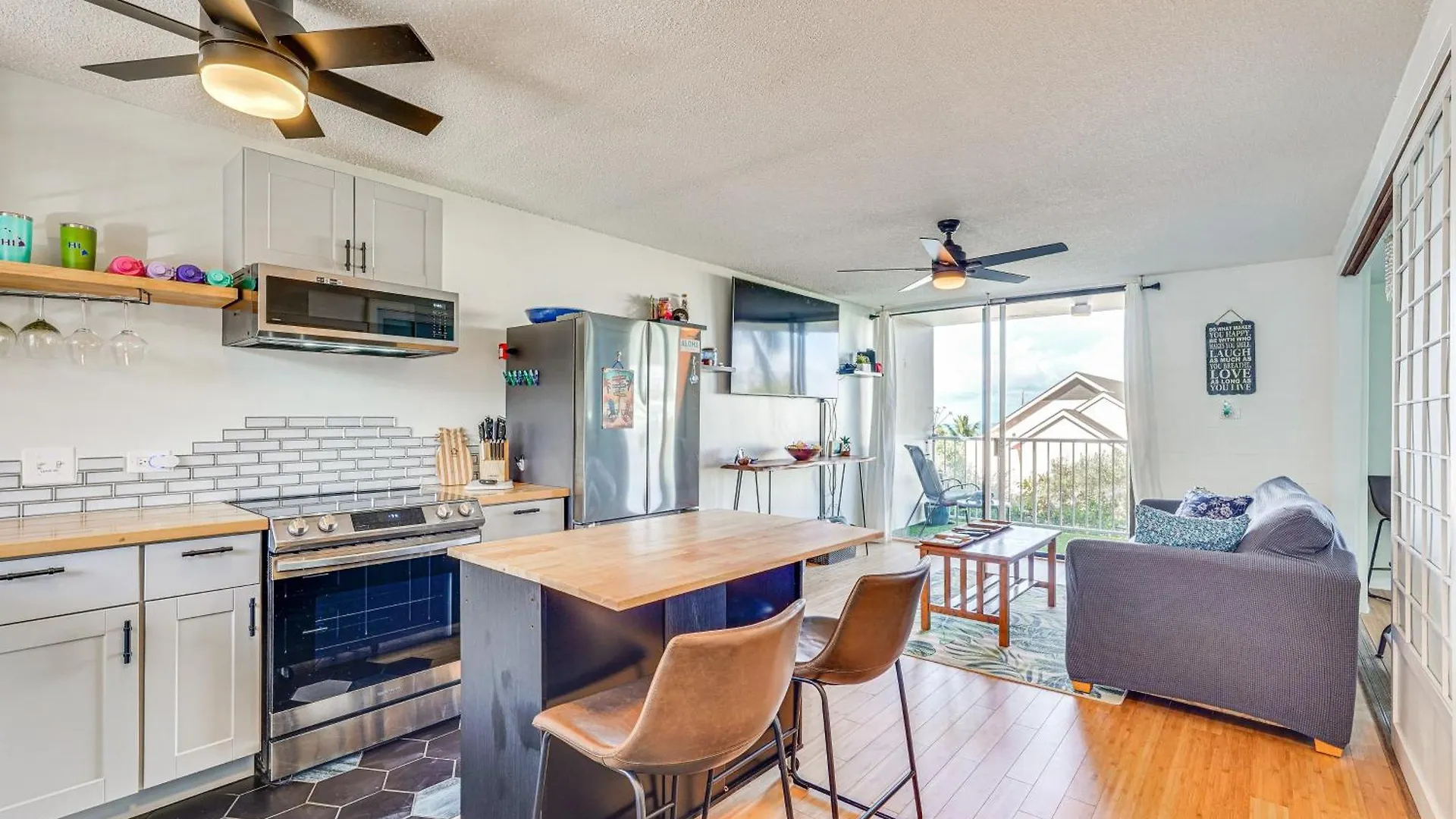 Kailua-Kona Condo With Balcony Walk To The Beach! location