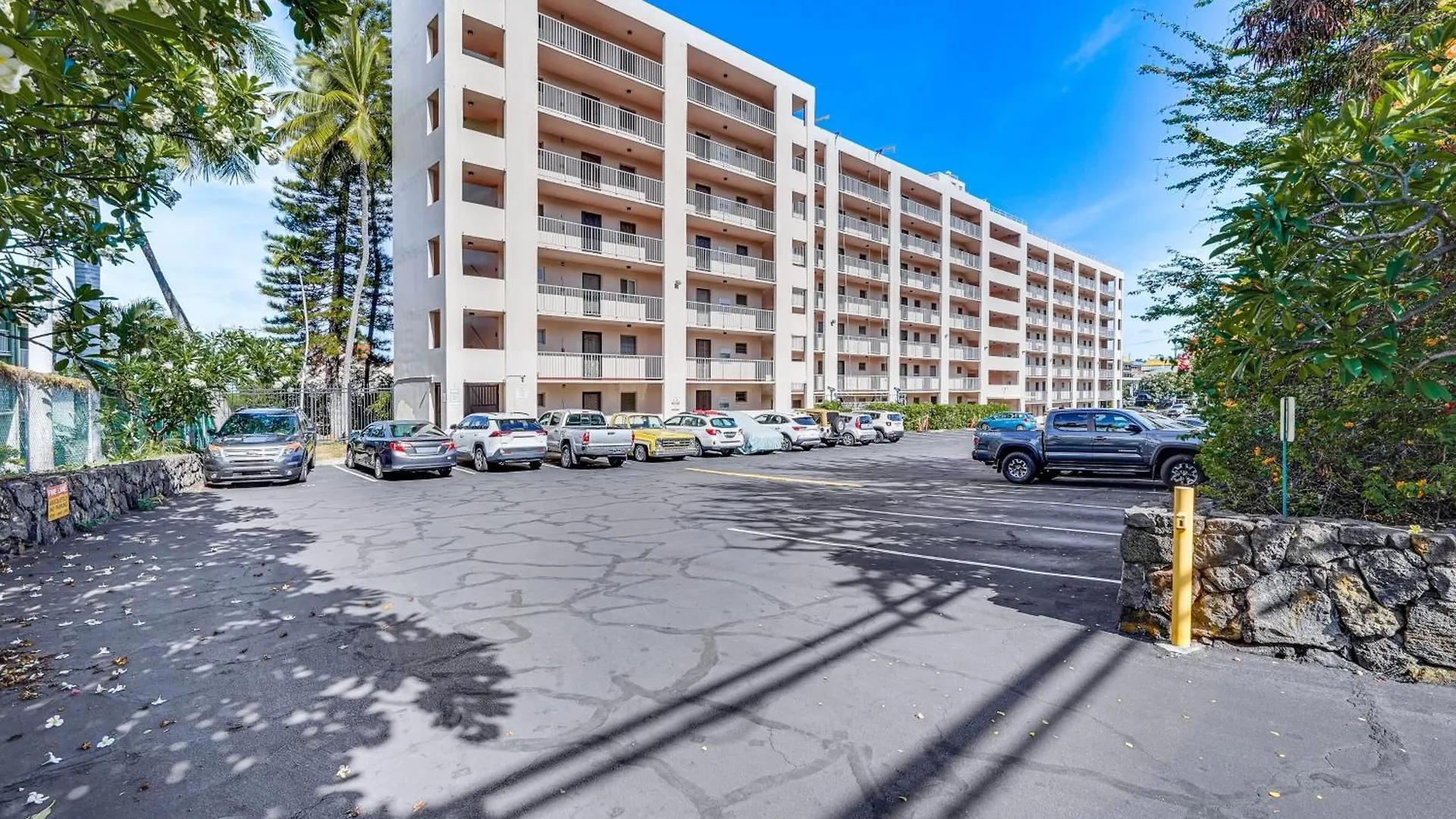 Apartment Kailua-Kona Condo With Balcony Walk To The Beach! United States