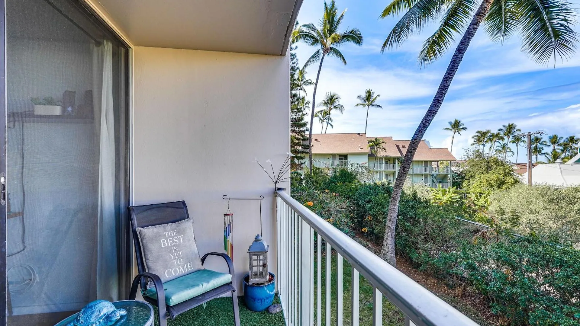 Kailua-Kona Condo With Balcony Walk To The Beach!